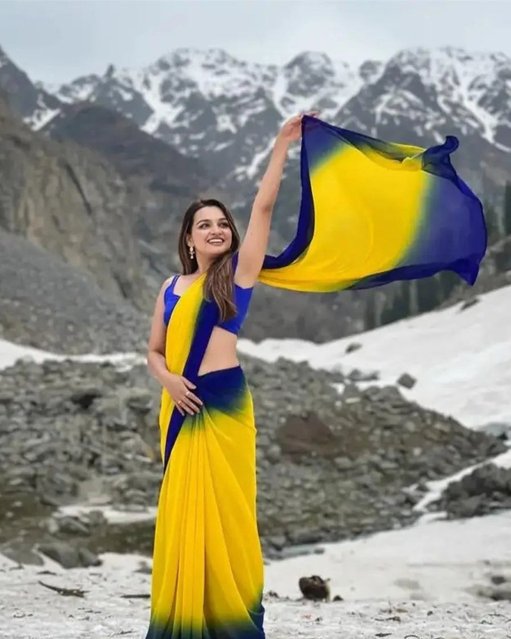 Royal blue and yellow saree pallu held out, showing the colour blend